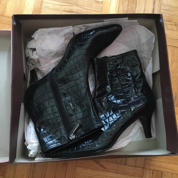 Bandolino Shoes - BNWT Bandolino Boots Sz 7